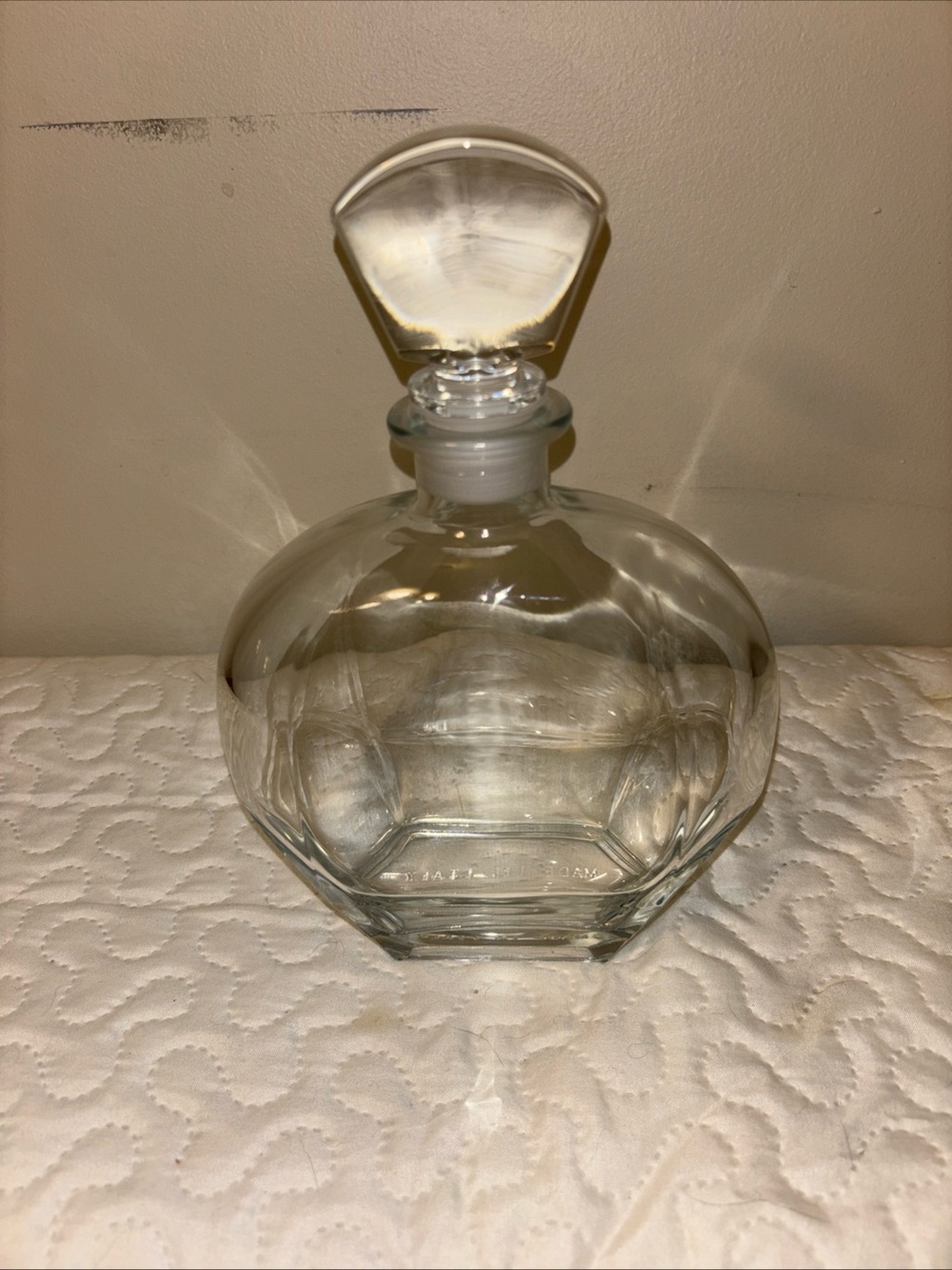 Crystal Clear Faceted Glass Decanter with Decorative Stopper